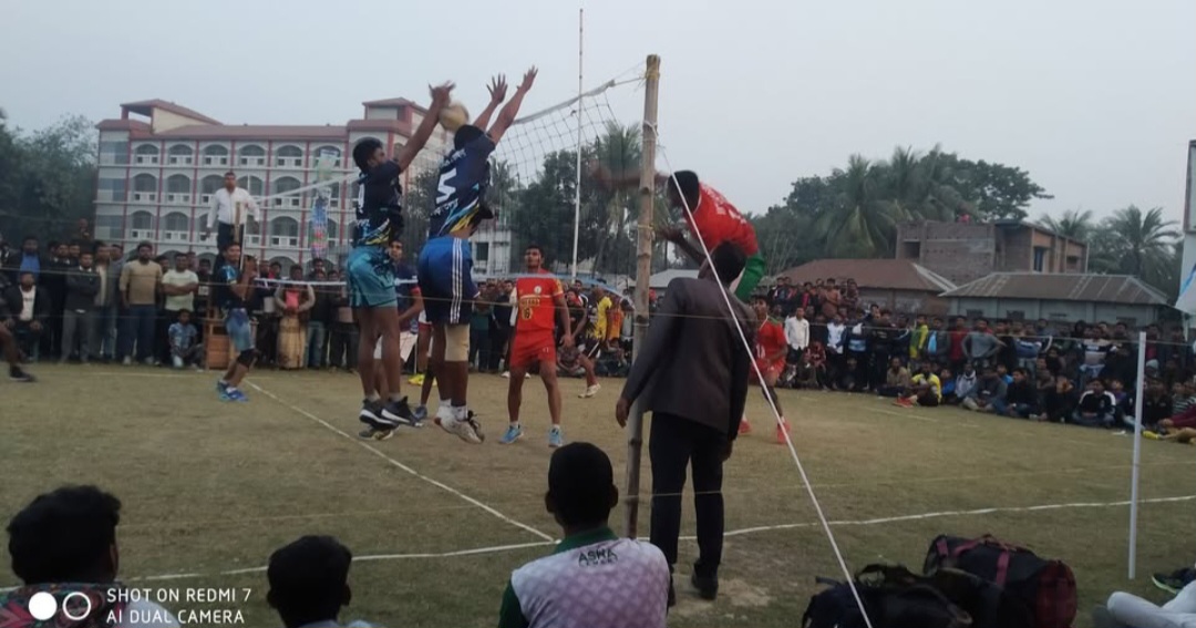 বামন্দীতে মরহুম চপল স্মৃতি ভলিবল টুর্ণামেন্টের সহড়াতলা চ্যাম্পিয়ন  