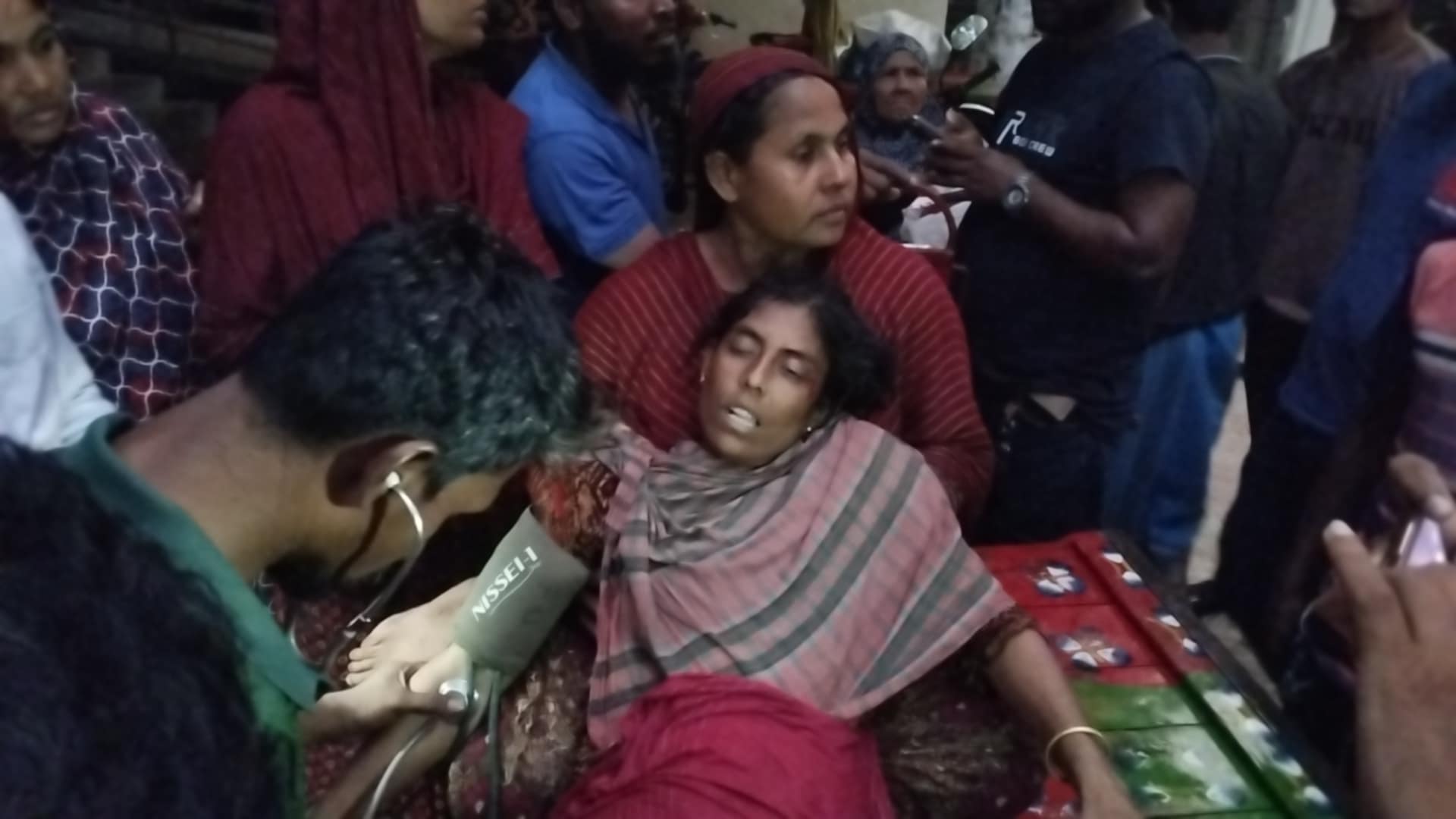 গাংনীতে বজ্রপাতে নারী নিহত, আহত আরেকজন